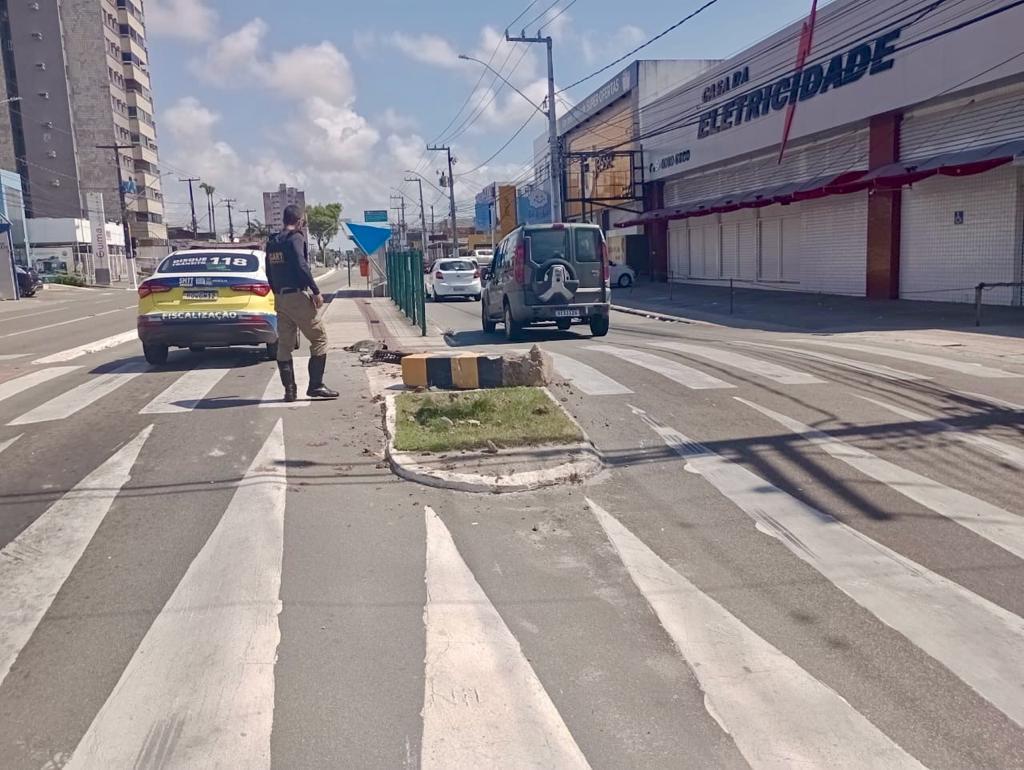 Desrespeito às leis e sinalizações acarreta sinistros de trânsito e prejuízos ao patrimônio público - SMTT Aracaju